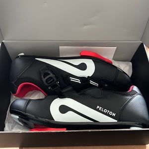 Never worn, NIB Peloton Cycling Shoes Ladies 9/Mens 7
